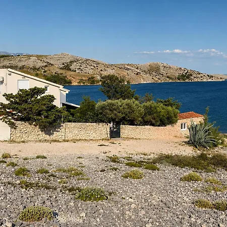 Pet Friendly In Smokvica * Smokvica (Pag)